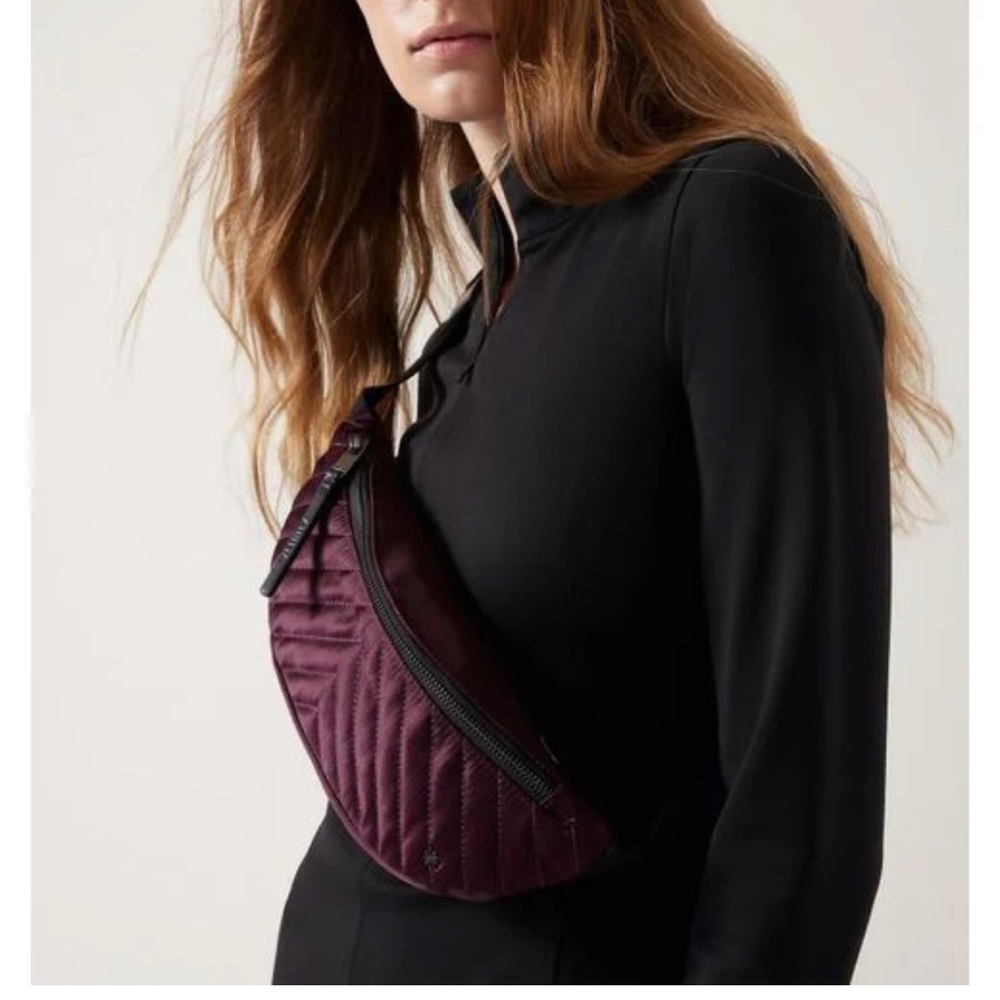 Athleta Kinetic Waste Bag Plum